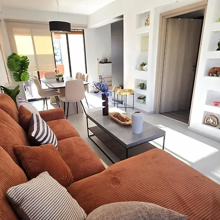 2br With Huge Balcony & Views Appartamento