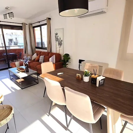 2br With Huge Balcony & Views Appartamento *