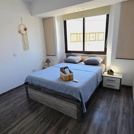 2br With Huge Balcony & Views Appartamento