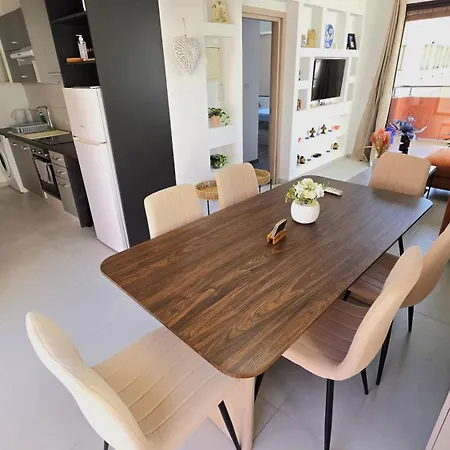2br With Huge Balcony & Views Appartamento Larnaca