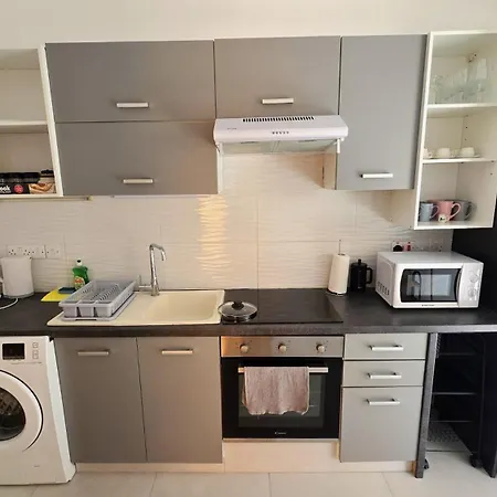 2br With Huge Balcony & Views *
