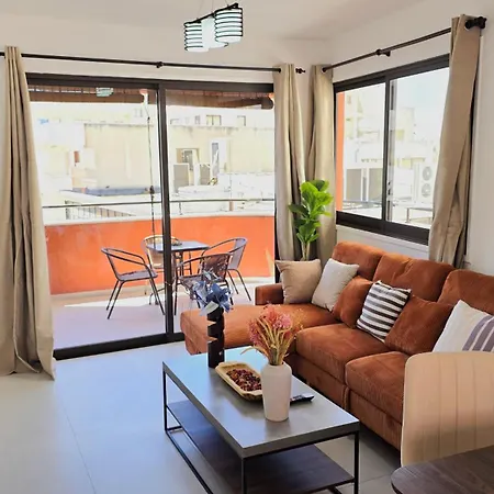 Appartamento 2br With Huge Balcony & Views Larnaca