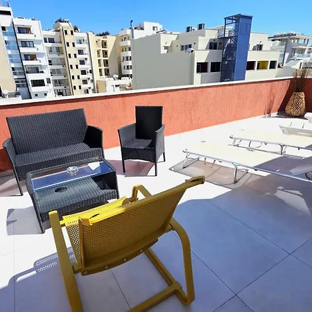 2br With Huge Balcony & Views Appartamento