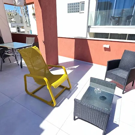 Appartamento 2br With Huge Balcony & Views Larnaca